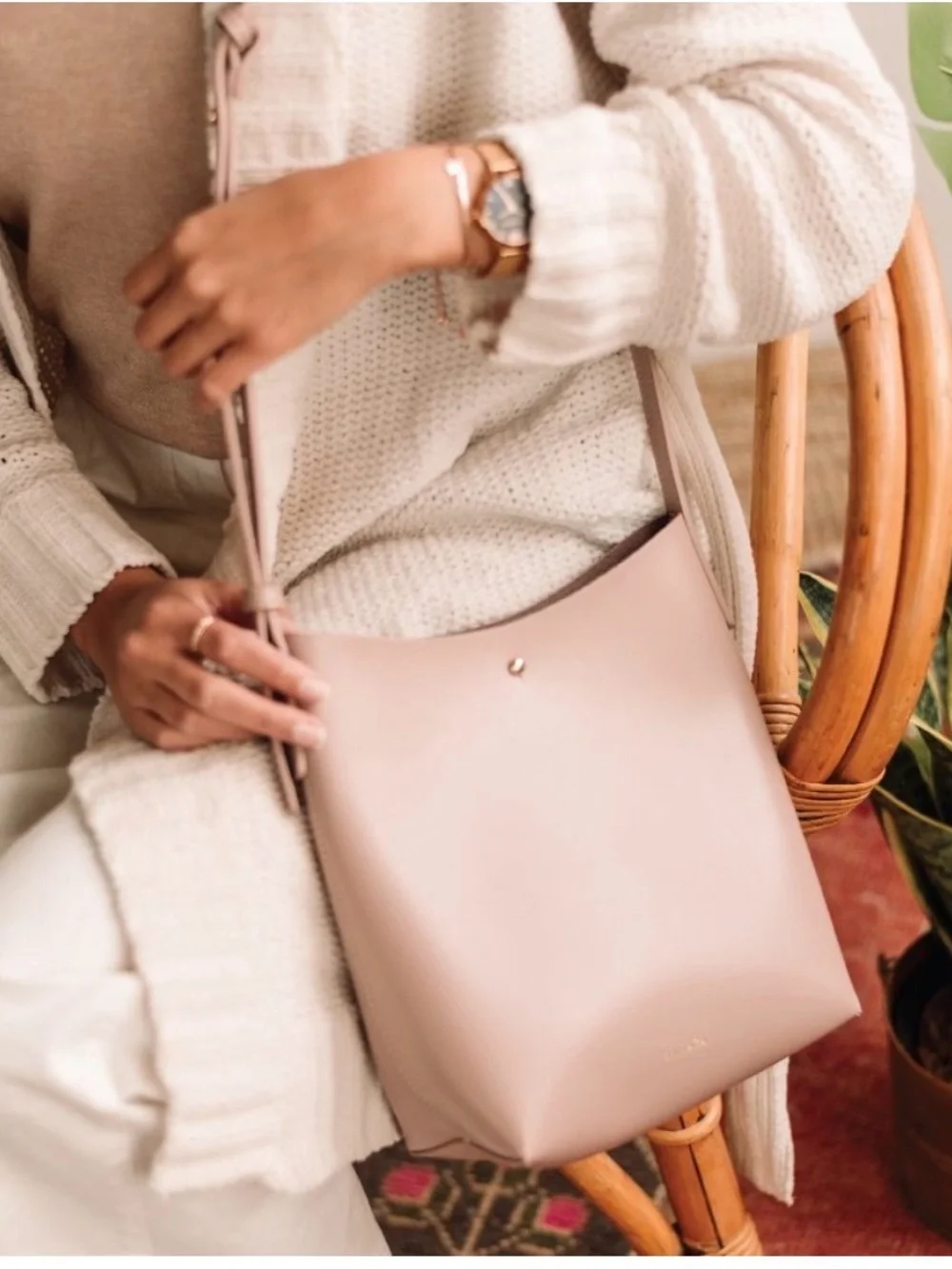 Samara Medium Shoulder Bag Peony Vegan Leather, like new